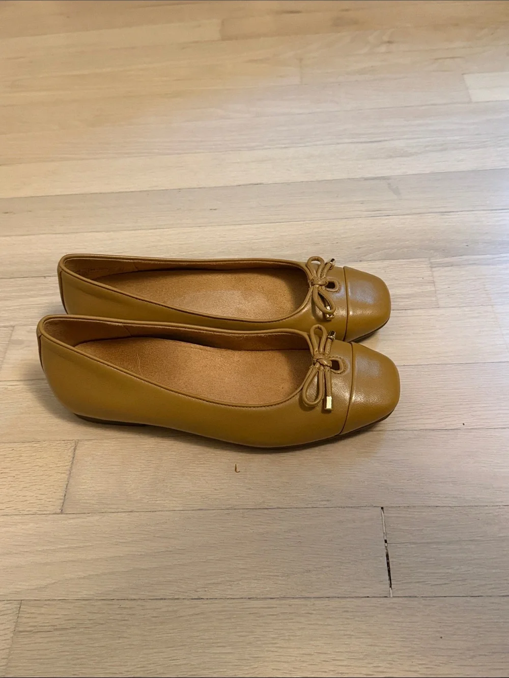 Vionic Klara Camel Leather Bow Ballet Flat 7 New